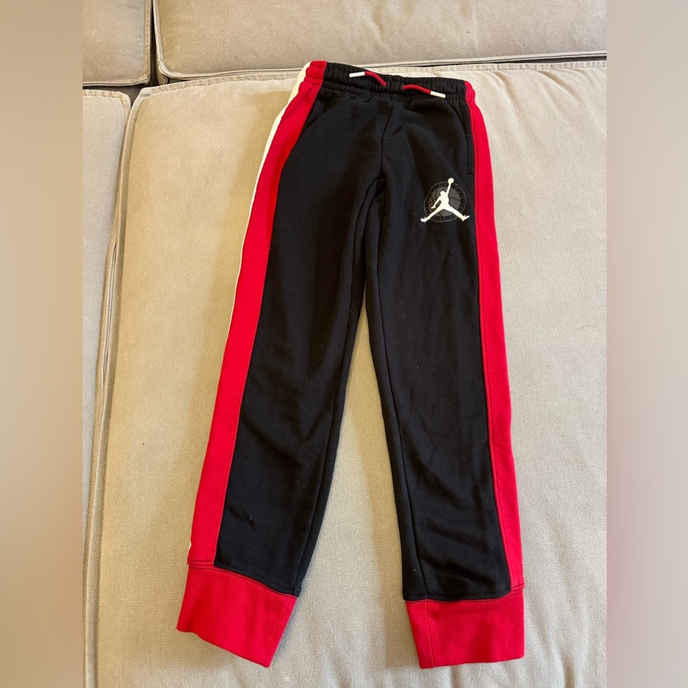 Jordan kids sweatpants size Small (8-10yrs)